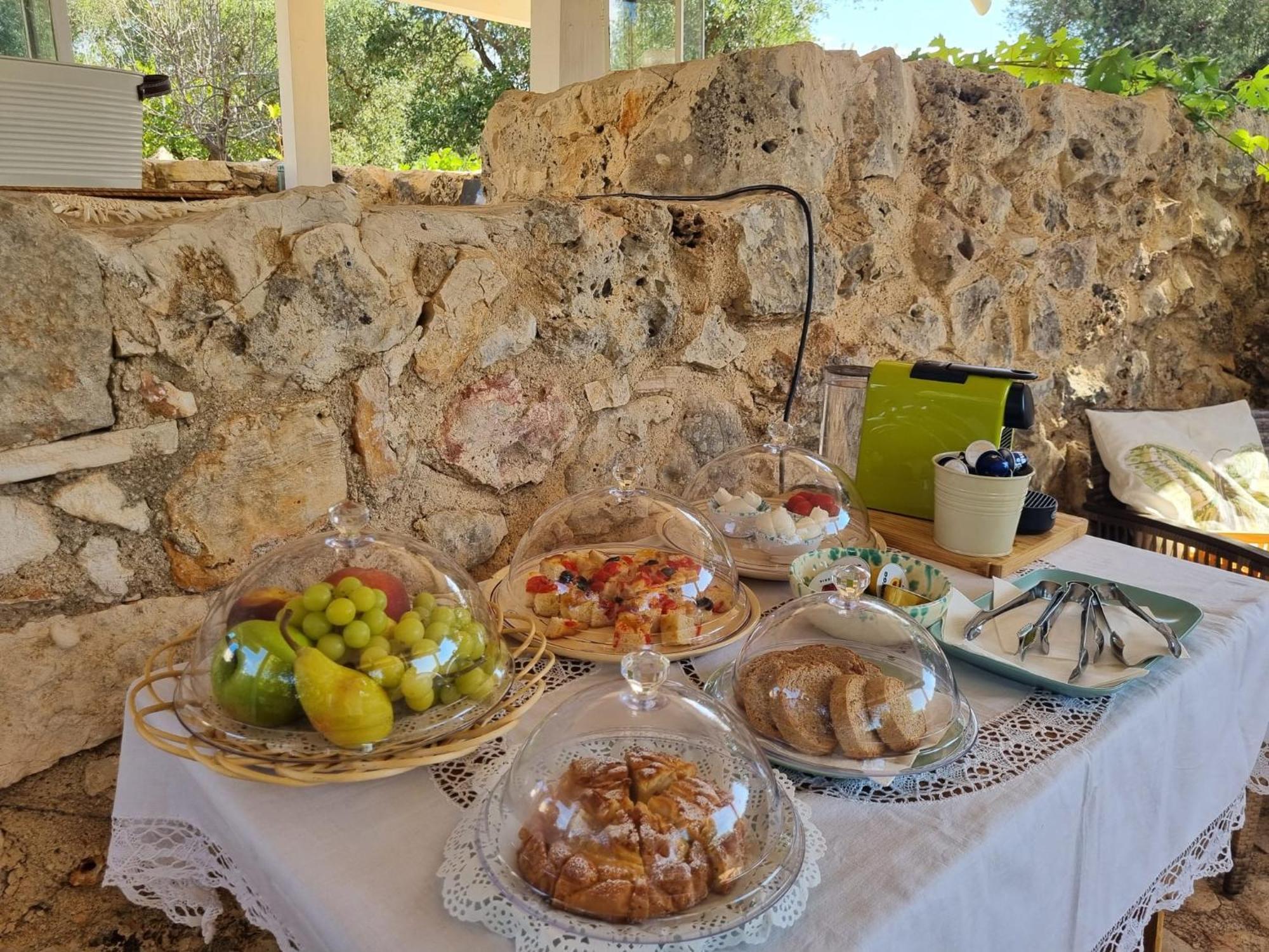 Trulli Di Spinaruta Bed & Breakfast กร็อตตาเย ภายนอก รูปภาพ